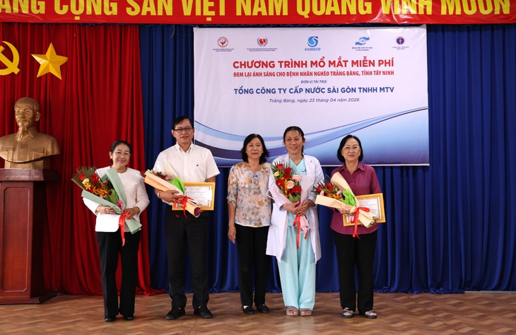 Sawaco hỗ trợ 200 người dân phẫu thuật mắt miễn phí - Ảnh 2.