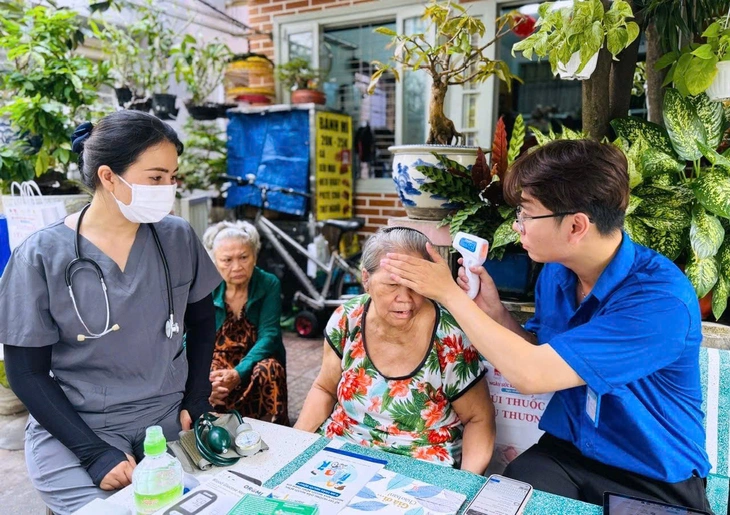 đề xuất người bệnh được khám chữa bệnh tại nhà, bảo hiểm y tế chi trả - Ảnh 1.
