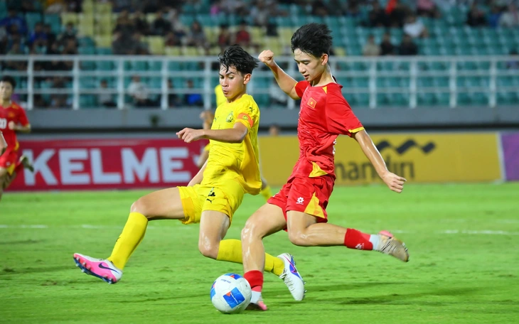 U17 Việt Nam mang cúp vô địch Đông Nam Á về nước chiều 26-4 - Ảnh 2.