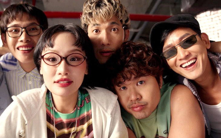 Phí Phông, Heo năm móng giằng co ngôi vương phòng vé - Ảnh 2.