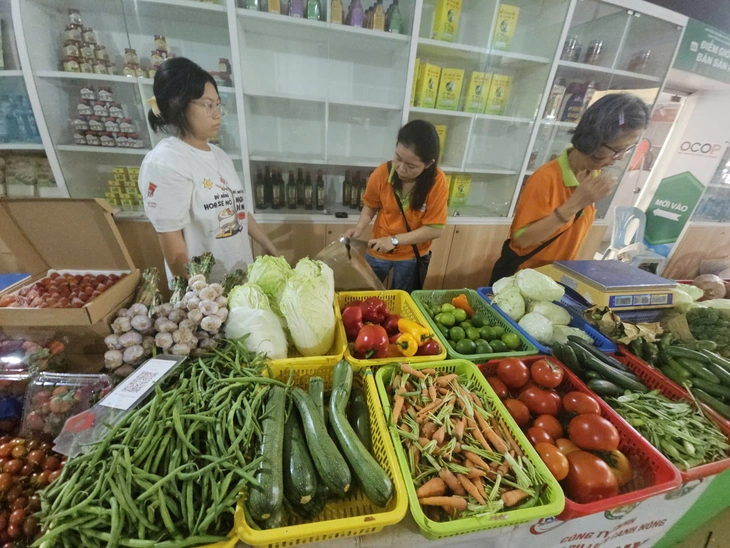 phiên chợ - Ảnh 7.