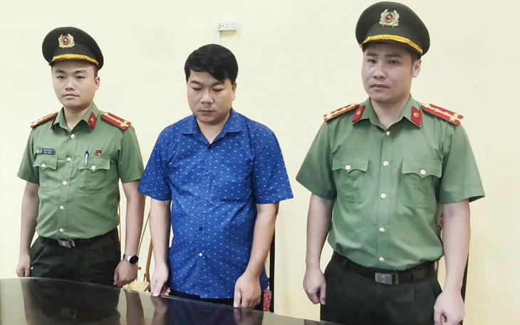 Bắt một phó viện trưởng liên quan vụ cấp giấy chứng nhận tốt nghiệp đại học giả - Ảnh 3.