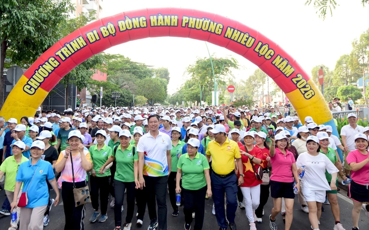 Kiều bào thăm hỏi quân dân, xem duyệt đội ngũ tại Đặc khu Trường Sa - Ảnh 18.