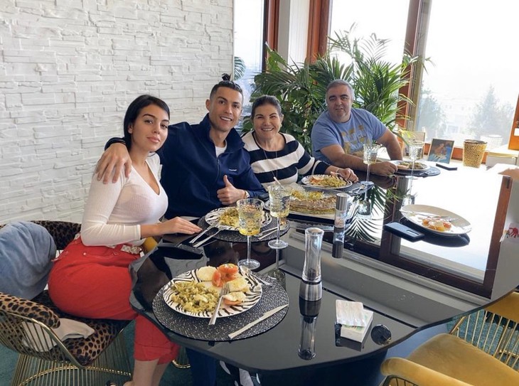 Tranh cãi quanh chuyện Ronaldo không uống sữa - Ảnh 3.