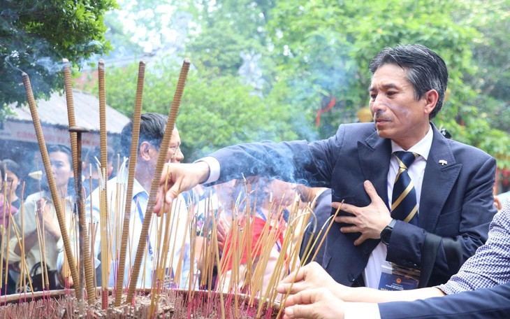 9x tạc tượng 25 tấn kể chuyện Lạc Long Quân - Âu Cơ dịp Giỗ Tổ Hùng Vương - Ảnh 8.