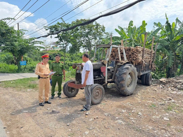 Chạy xe máy cày 'không đảm bảo an toàn' ở TP.HCM bị phạt đến 90 triệu - Ảnh 8.