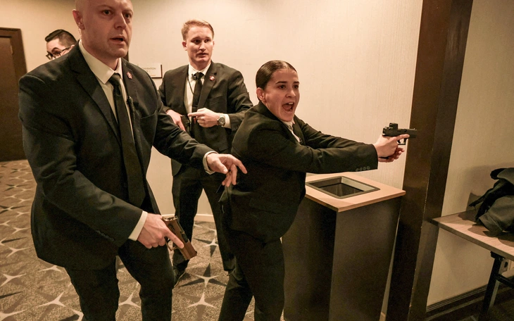 Ông Trump họp báo khẩn tại Nhà Trắng sau vụ nổ súng ở tiệc báo chí - Ảnh 3.