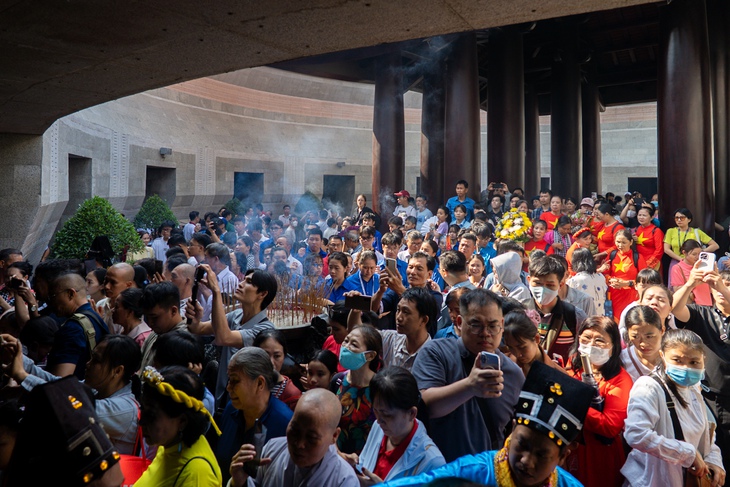 Lãnh đạo TP.HCM dâng hương giỗ Tổ Hùng Vương - Ảnh 10.