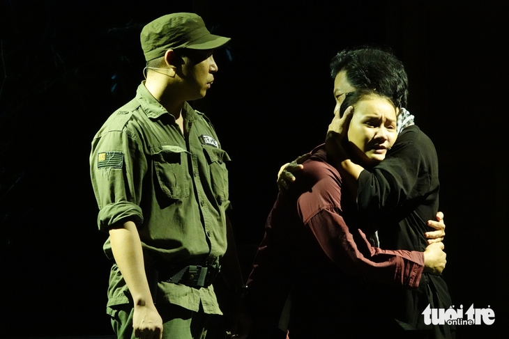 Thanh gươm và bà mẹ, lời thề trung thành với Tổ quốc - Ảnh 4.