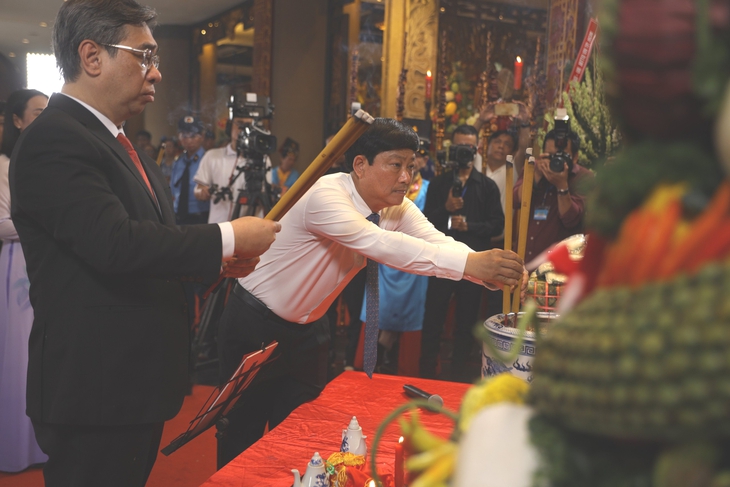 Lãnh đạo TP.HCM dâng hương giỗ Tổ Hùng Vương - Ảnh 2.