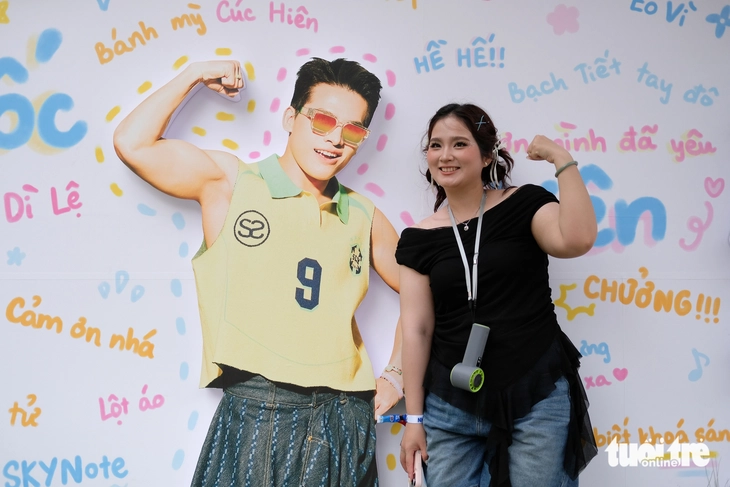 Gần 50.000 'Gai con' đổ về dự lễ tốt nghiệp, Anh trai vượt ngàn chông gai đêm 9 vẫn chưa hết hot - Ảnh 7.