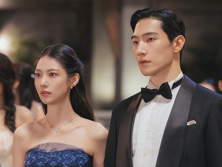 IU, Byeon Woo Seok trao nụ hôn ngọt ngào, rating Perfect Crown lập tức đạt đỉnh - Ảnh 2.