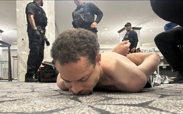 Nghi phạm nổ súng tại tiệc báo chí Nhà Trắng: Là giáo viên, từng quyên góp cho bà Kamala Harris - Ảnh 5.