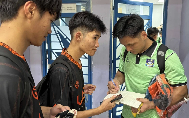 Tuyển futsal Việt Nam 'mini' tiến sát ngôi vô địch với con số kỷ lục - Ảnh 4.