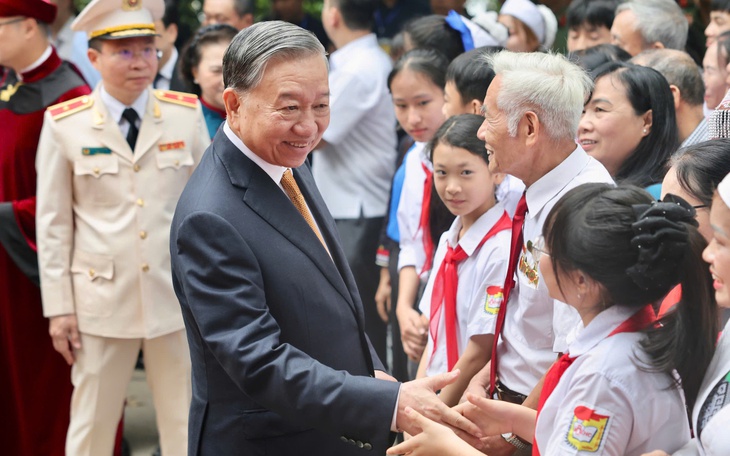 Tổng Bí thư, Chủ tịch nước dâng hương tưởng nhớ các lãnh đạo tiền bối - Ảnh 4.