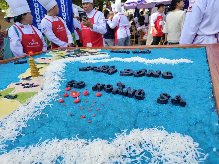 Bản đồ Việt Nam làm từ xôi nước cốt dừa, nặng 600kg  - Ảnh 4.