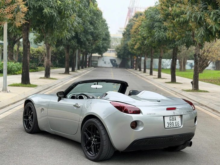 Pontiac Solstice - Ảnh 2.