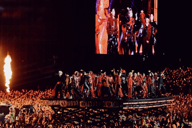 NSND Tự Long đọc vang Nam quốc sơn hà trong đêm tạm biệt Anh trai vượt ngàn chông gai - Ảnh 9.