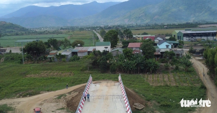 cầu xây xong - Ảnh 3.