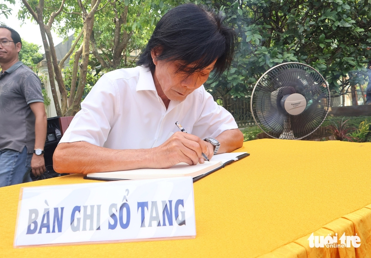 Thương tiếc ông Vũ Ngọc Hoàng: Người nặng tình với quê hương, có nhiều suy nghĩ đột phá, đổi mới - Ảnh 7.