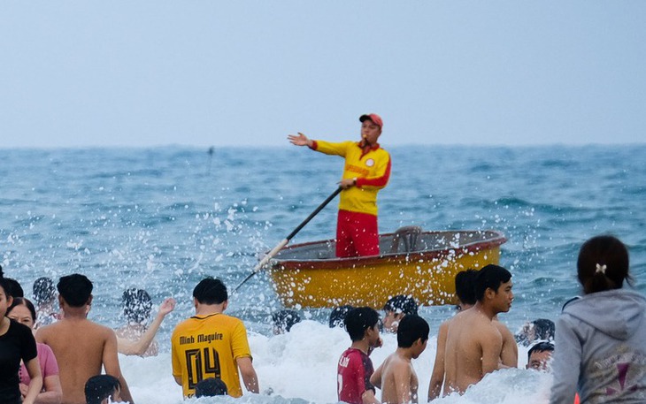 Đang nhậu, người đàn ông xuống đập tắm, bơi ra giữa hồ thì đuối nước, mất tích - Ảnh 3.