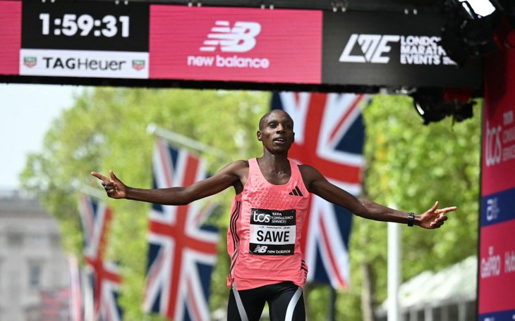 'Bánh mì và mật ong' là bí quyết giúp Sawe trở thành người đầu tiên chạy marathon dưới 2 giờ - Ảnh 3.