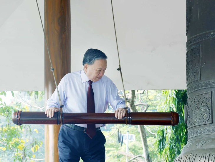 Tổng Bí thư, Chủ tịch nước Tô Lâm dâng hương tưởng niệm các Anh hùng liệt sĩ tại Tây Ninh - Ảnh 4.