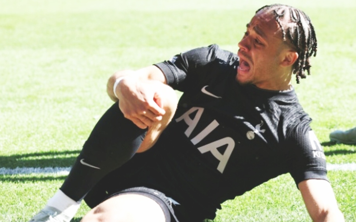 Jorthy Mokio 'đứt' liên lạc với gia đình vì gia hạn hợp đồng ở Ajax - Ảnh 2.