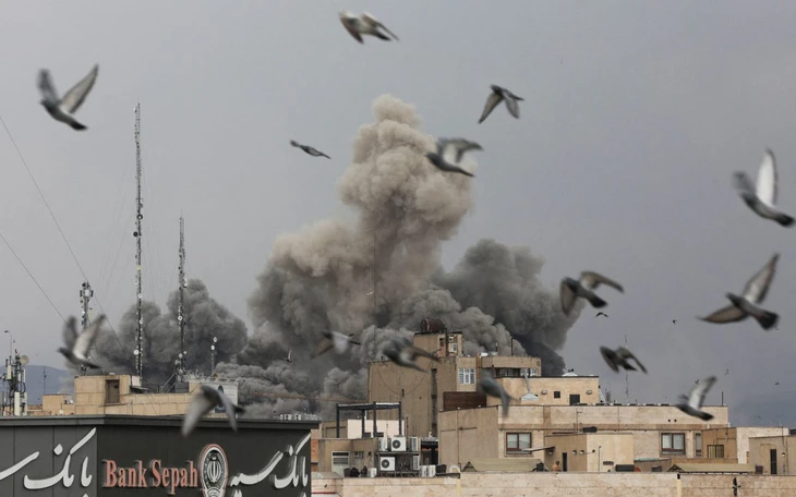 Bất chấp lệnh ngừng bắn, Israel vẫn không kích Lebanon, tuyên bố phá hủy hơn 1.000 mục tiêu - Ảnh 2.