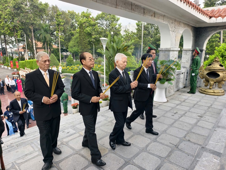 dâng hương - Ảnh 13.