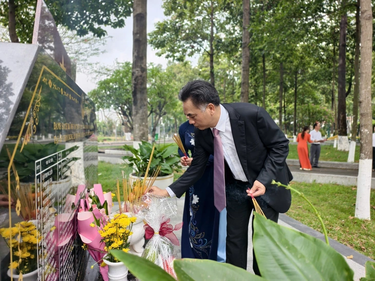 dâng hương - Ảnh 14.