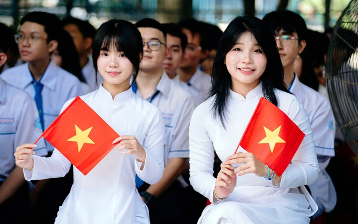 Bộ trưởng Hoàng Minh Sơn: Luôn đặt câu hỏi giúp được gì cho trường, thay vì ra quy định kiểm soát - Ảnh 2.