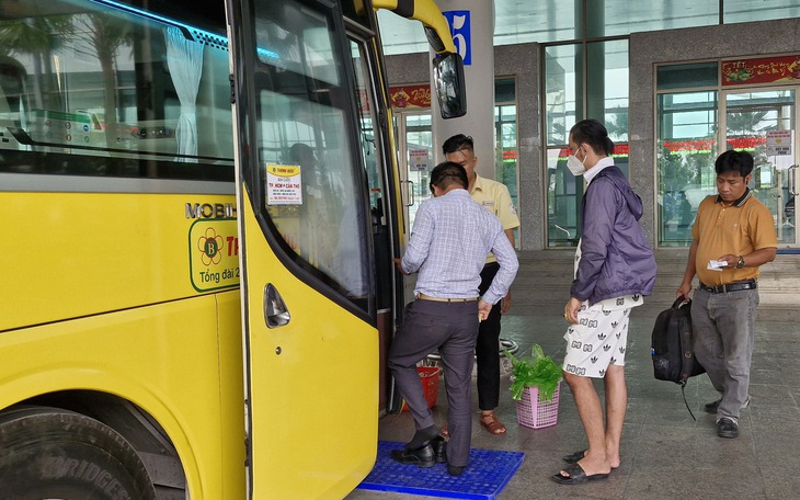 ‘Đại tiệc’ hàng hiệu giảm giá đến 80% tại Cần Thơ - Ảnh 2.