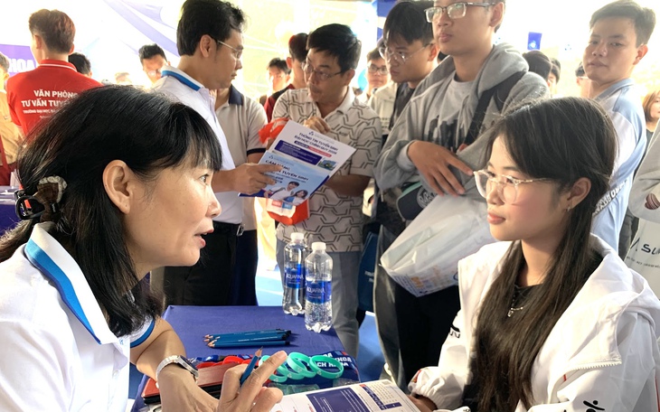 Học phí của Trường đại học Luật (Đại học Huế) khoảng 18 triệu đồng/năm - Ảnh 2.