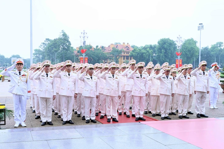 Chủ tịch Hồ Chí Minh - Ảnh 5.