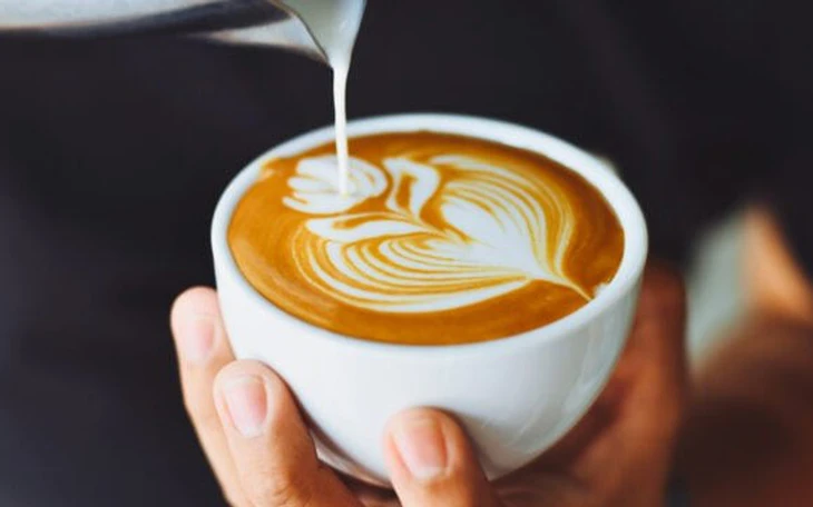 Uống cà phê lúc bụng đói buổi sáng sớm tác động thế nào đến cơ thể? - Ảnh 2.