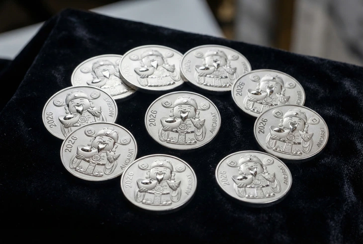 Giá vàng thế giới bất ngờ giảm mạnh - Ảnh 2.