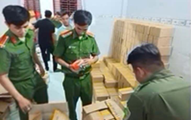 Truy tố nhóm sản xuất, buôn bán hơn 10.000 hũ kem trộn tại TP.HCM - Ảnh 1.