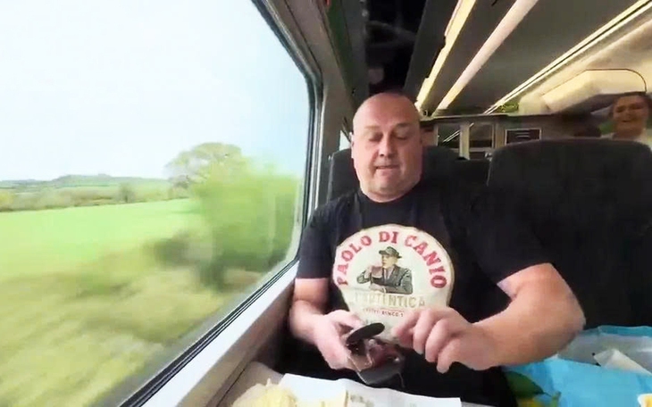 Bê bối VAR ở Ý: Trọng tài dùng ám hiệu ‘oẳn tù tì’ để tác động quyết định - Ảnh 2.