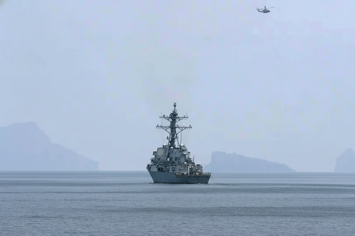 Ông Trump cân nhắc kéo dài phong tỏa các cảng Iran - Ảnh 1.