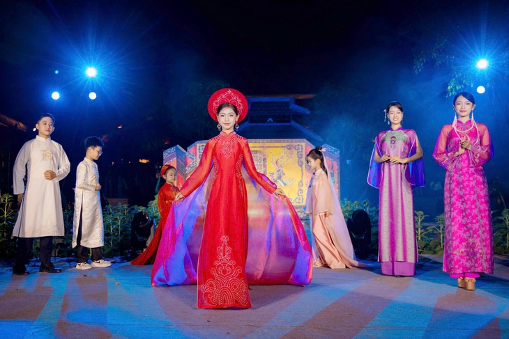 Giải mã hiện tượng du khách đổ đến Huế, Đà Nẵng - Ảnh 2.