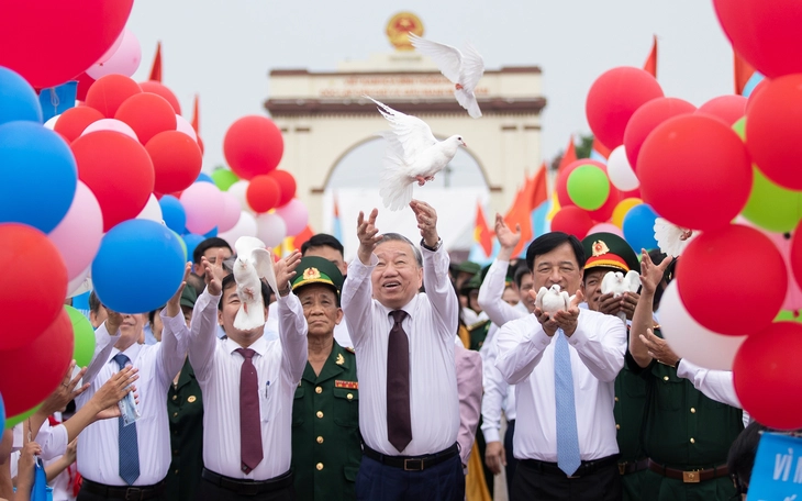 Tổng Bí thư, Chủ tịch nước Tô Lâm dâng hương tưởng niệm Đại tướng Võ Nguyên Giáp - Ảnh 5.