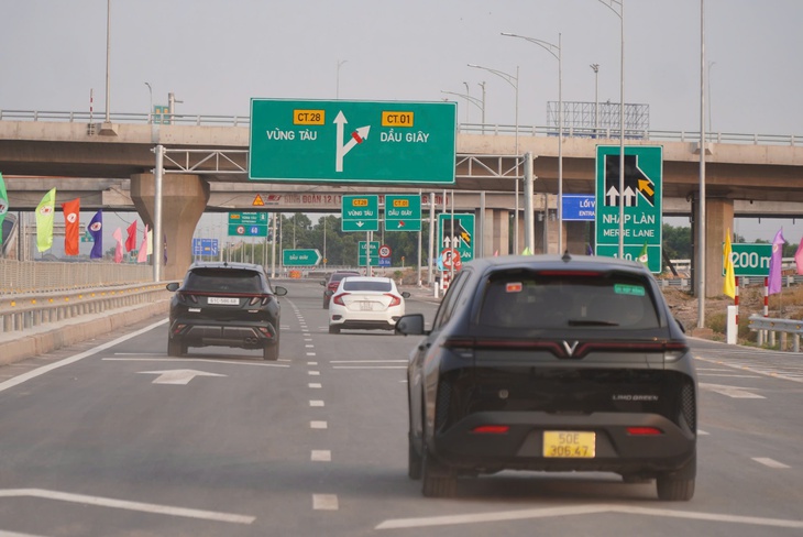 Bắt đầu cho xe vào cao tốc Biên Hòa - Vũng Tàu, đi tốc độ không quá 80km/h - Ảnh 2.