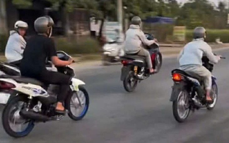 Bắt giam 3 thanh thiếu niên trong nhóm chạy xe rú ga, nẹt pô, tấn công người trên đường phố Tây Ninh - Ảnh 3.