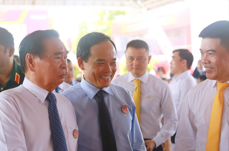 TP.HCM khởi công 4 dự án lớn, trao quyết định đầu tư siêu cảng Cần Giờ - Ảnh 2.