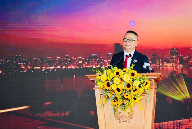 TP.HCM khởi công 4 dự án lớn, trao quyết định đầu tư siêu cảng Cần Giờ - Ảnh 11.