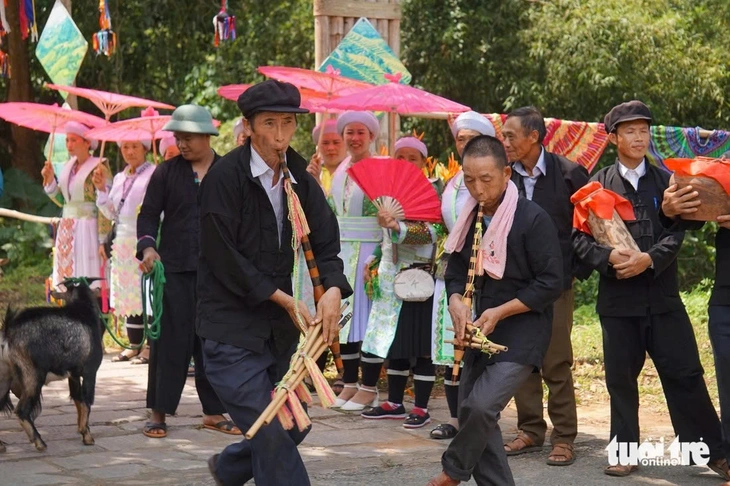 Làng Văn hóa - Du lịch các dân tộc Việt Nam - Ảnh 2.