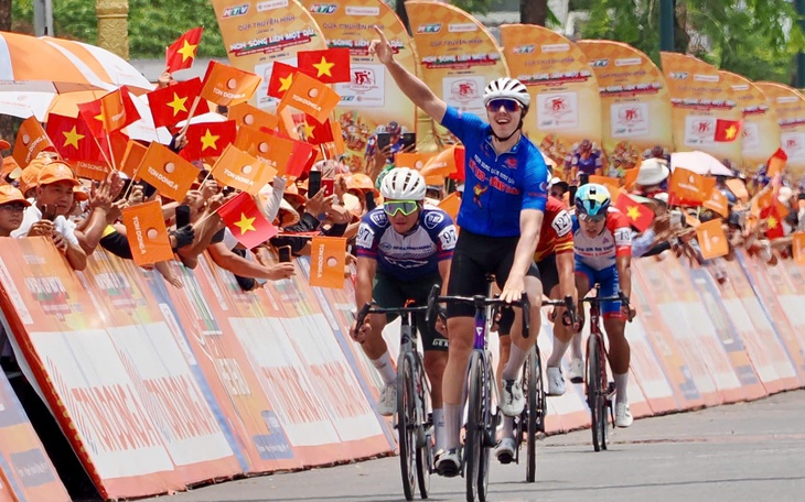 Trực tuyến chặng cuối cuộc đua xe đạp Cúp truyền hình TP.HCM 2026: Ai sẽ về nhất? - Ảnh 2.