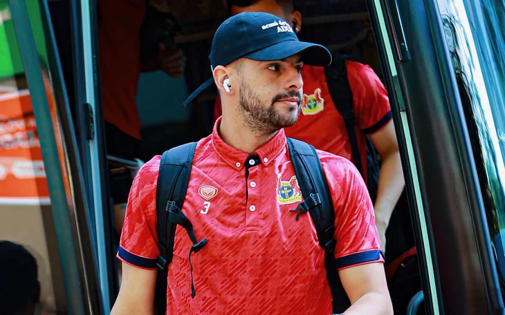 Vì sao Văn Quyết bị 'treo giò' sau trận thắng Ninh Bình? - Ảnh 3.