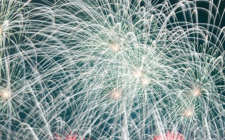 Người dân đội nắng mua vé tham quan Dinh Độc Lập - Ảnh 2.